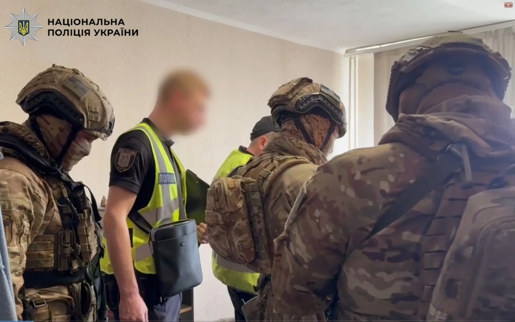 На Оболоні іноземець намагався вбити киянина: чоловік випав з 11-го поверху під час втечі - 2