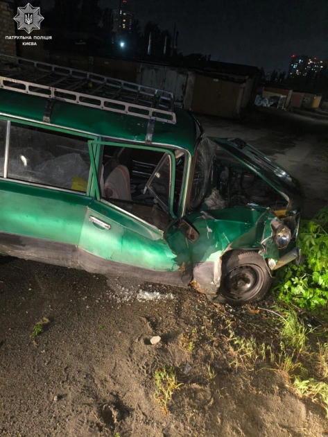 У Солом’янському районі Києва п’яний водій в’їхав у будівлю: поліція склала протоколи - 2