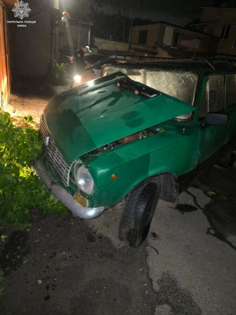 У Солом’янському районі Києва п’яний водій в’їхав у будівлю: поліція склала протоколи - 1