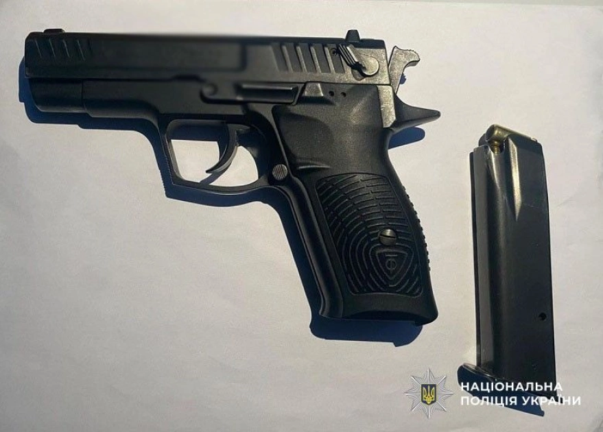 Сварка через собаку закінчилась погрозами зброєю: у Києві розслідують конфлікт в гаражному кооперативі - 1