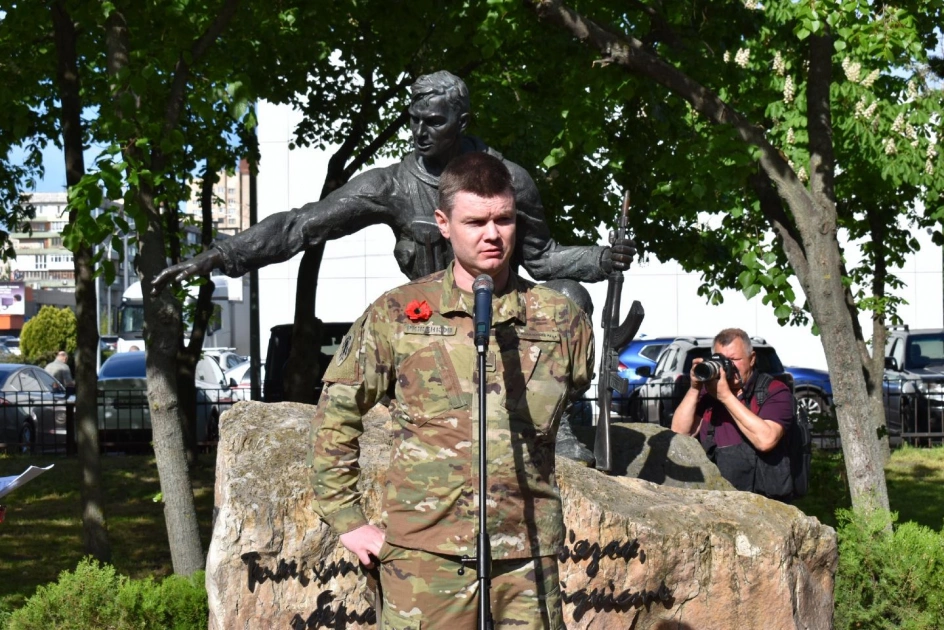 У Києві відкрили Алею пам’яті Героїв: на Оболоні з’явився новий меморіальний простір - 4