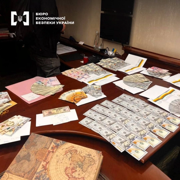 У центрі Києва викрили підпільне казино та фейковий криптокол-центр - 2