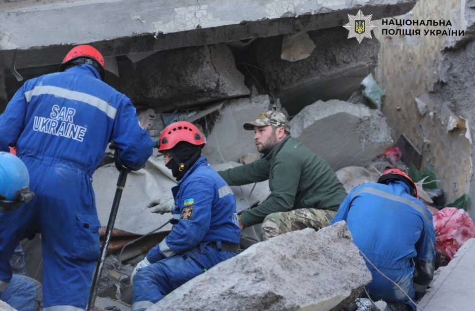 Масована атака на Київ: 16 постраждалих і один загиблий, під завалами шукають людей - 1