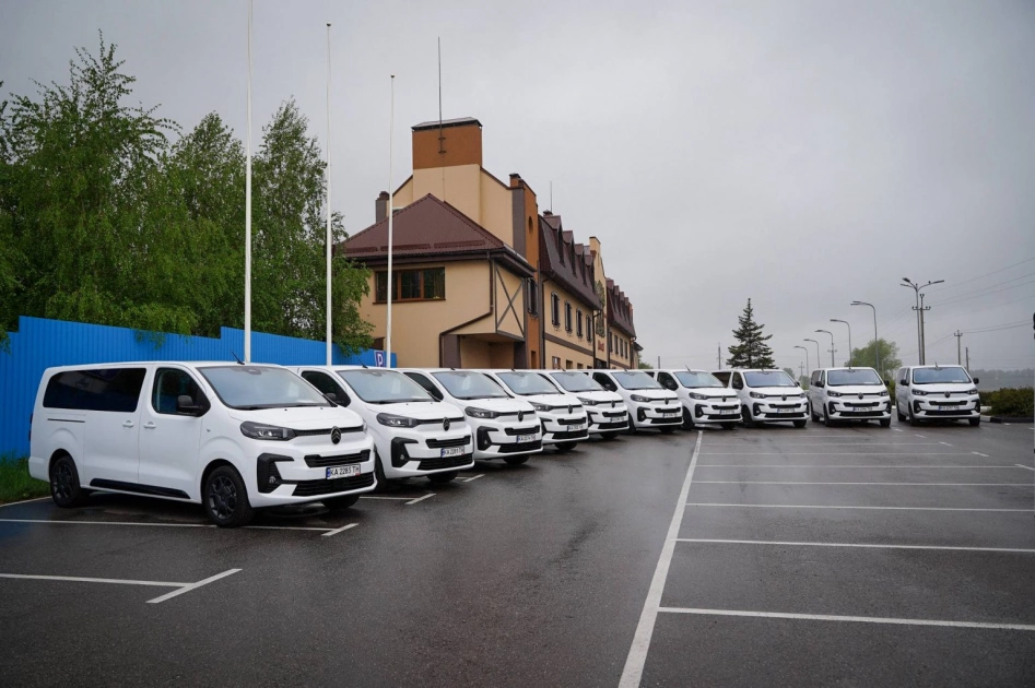 У Київській області 10 дитячих будинків сімейного типу отримали автомобілі - 1