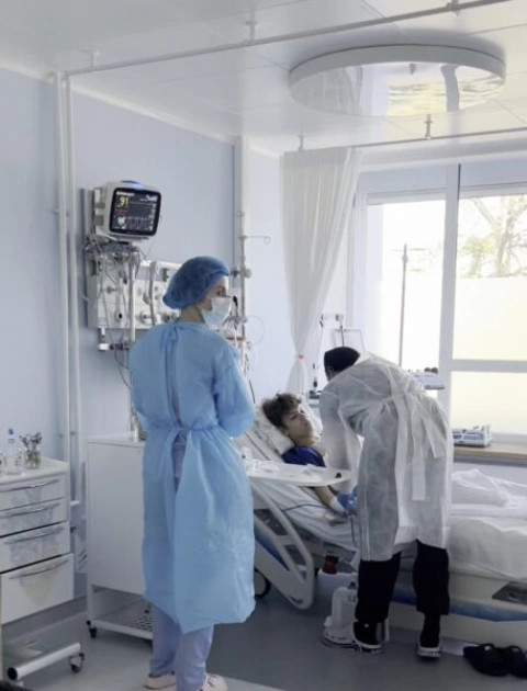 У Києві 17-річний хлопець після пересадки серця відзначив день народження у лікарні та відновлюється - 2