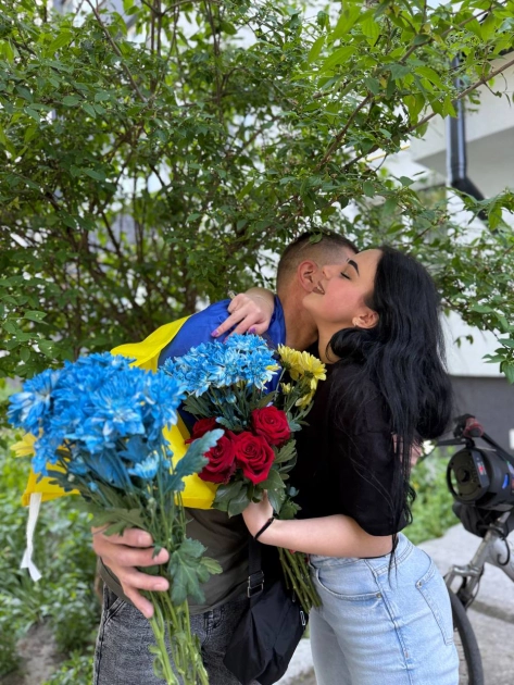 Після майже трьох років полону: до Бучі повернувся захисник Олег Дейнека - 3