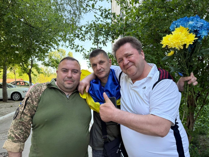Після майже трьох років полону: до Бучі повернувся захисник Олег Дейнека - 2