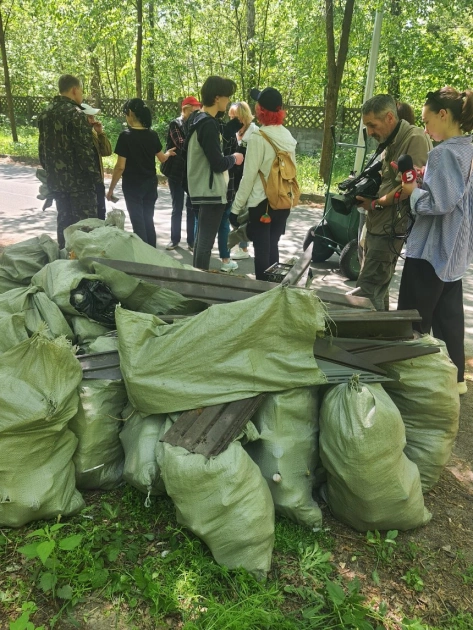 У Пущі-Водиці кияни вийшли на толоку проти забудови: як захищають віковий ліс - 2