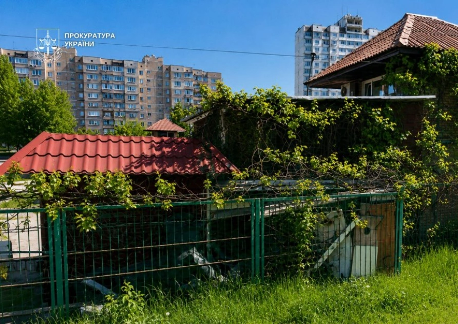На Троєщині знесуть незаконну автостоянку і повернуть комунальну землю громаді Києва - 3