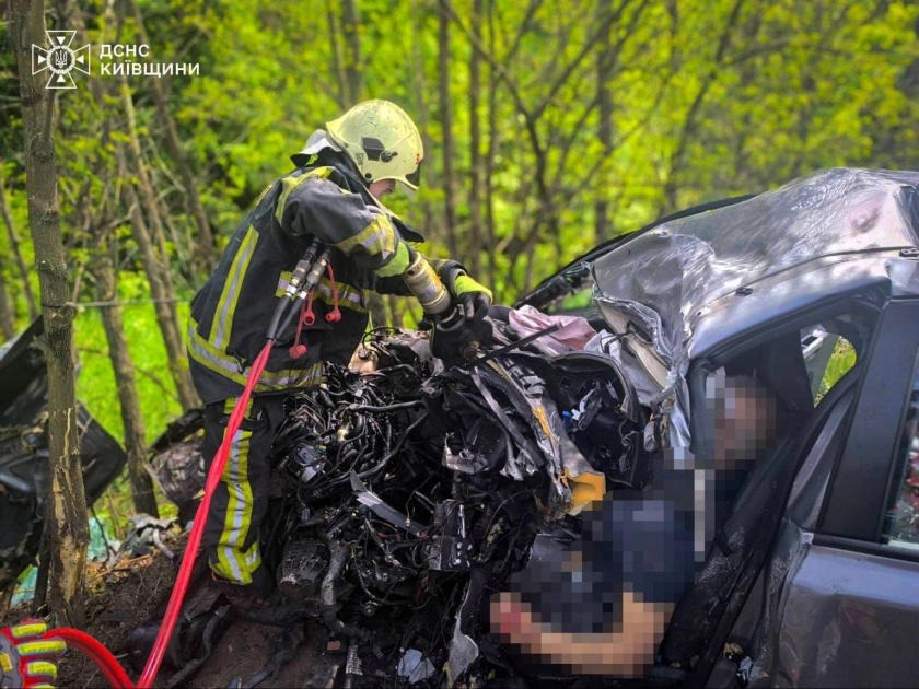 На Київщині в аварії між легковиком і вантажівкою загинули двоє людей - 2