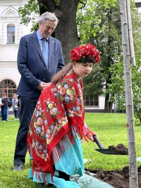 У «Софії Київській» з’явилася Алея київських князівен: перше дерево присвятили Угорщині - 2