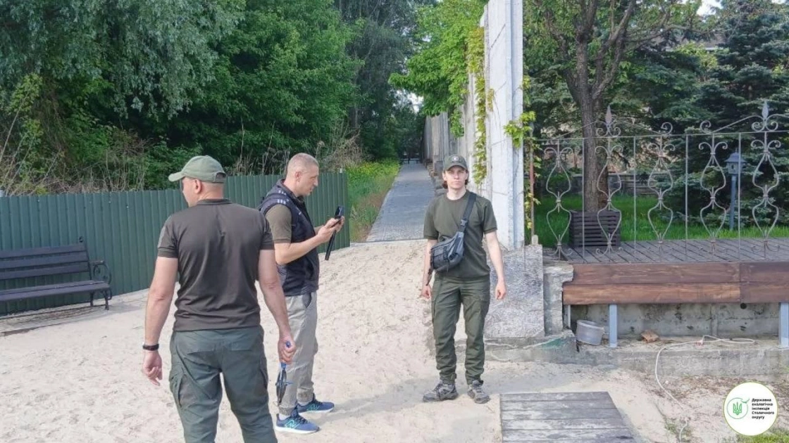 Паркани замість пляжів на Дніпрі: у Козині зафіксували масове захоплення берегової лінії - 4