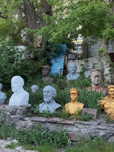 У Києві знайшли «музей декомунізації» просто у дворі: що ховає приватна садиба на Нивках - 3
