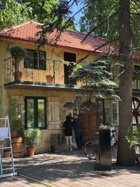 У Києві запрацював «Сицилійський дворик»: новий заклад з піцою та середземноморською кухнею - 2