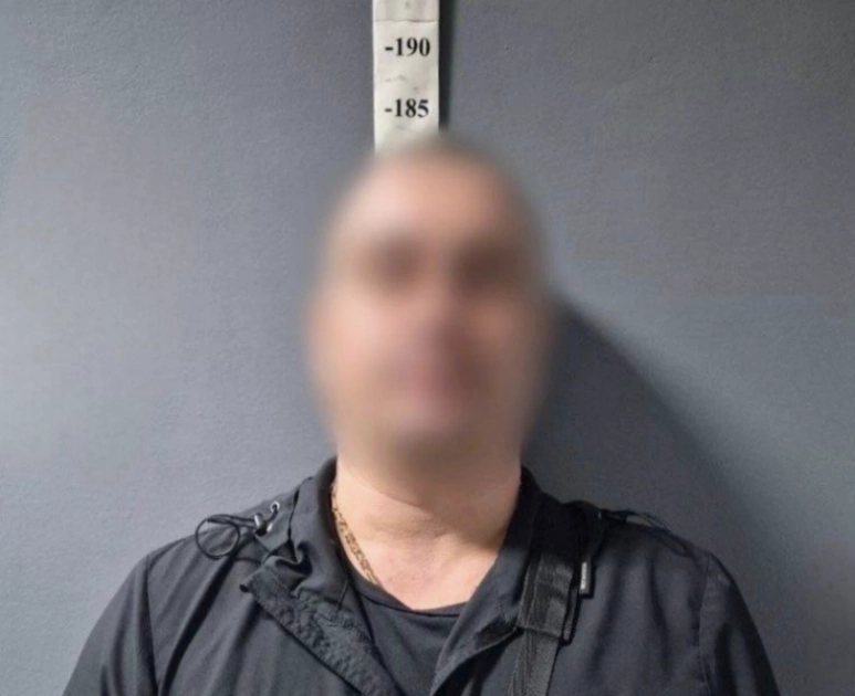 У Дніпровському районі Києва чоловік відкрив стрілянину у дворі багатоповерхівки - 2