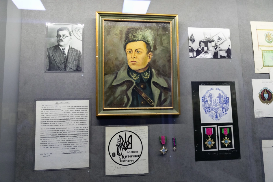 У Національному музеї історії України відкрили виставку «ШЛЯХ ГЕРОЇВ» з унікальними речами Симона Петлюри - 1