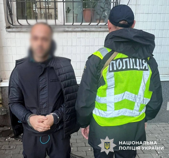 У Києві викрили схему виїзду за кордон за $17 тисяч: затримано трьох організаторів - 2