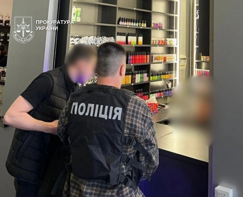 У Києві вилучили вейпи та рідини на 12 млн грн: викрито масштабний нелегальний продаж - 3