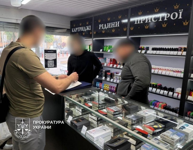 У Києві вилучили вейпи та рідини на 12 млн грн: викрито масштабний нелегальний продаж - 4