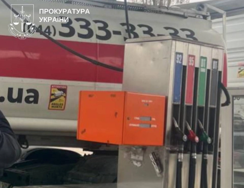 На Київщині судитимуть п’ятьох учасників схеми продажу «тіньового» пального на 8 млн грн - 1