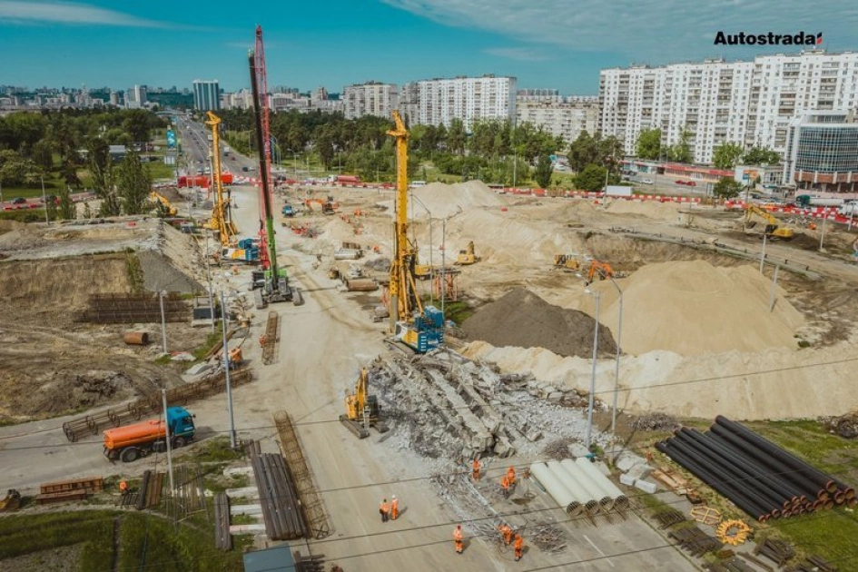 Біля метро «Чернігівська» у Києві повністю демонтували аварійний шляхопровід - 2