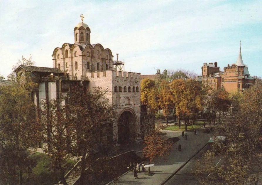 Один із головних символів Києва: як змінювалися Золоті ворота від XVII століття до сьогодні - 4