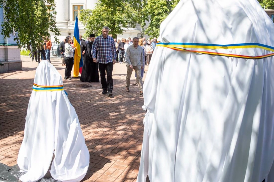 У Києві відкрили оновлену Бельгійську алею та презентували артоб’єкт «Український щит» - 1
