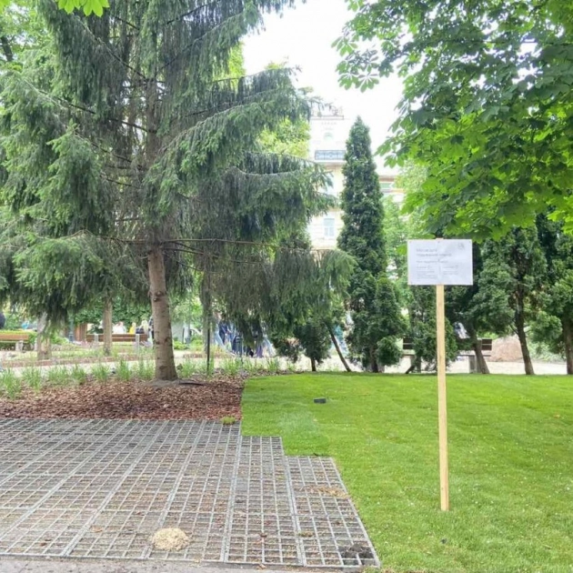 До Дня Києва у центрі столиці повністю оновили сквер «Золотоворітський» - 3