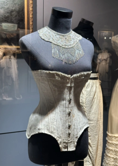Victoria Museum у Києві: музей історичної моди біля Арсенальної, який переносить у XIX століття - 1