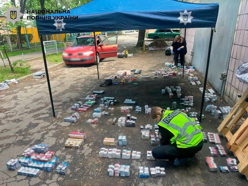 У Києві затримали двох крадіїв цигарок на 300 тисяч гривень: діяли під час комендантської години - 3