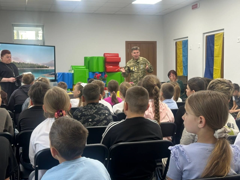 Гостомель вшанував загиблого захисника: у школі №1 встановили пам’ятний знак - 2