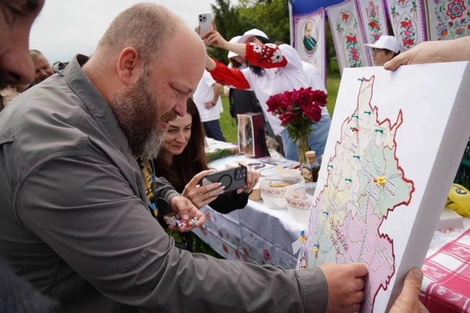 Луганщина відзначила 88-річчя у Києві: до Пирогова приїхали майже тисяча переселенців - 1