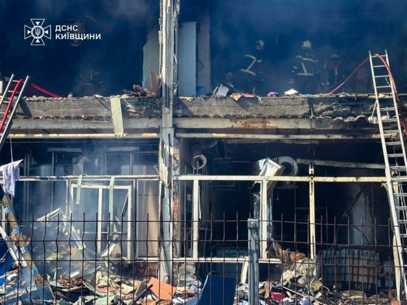 Удар по молокозаводу на Київщині: є загиблі та поранені працівники - 3