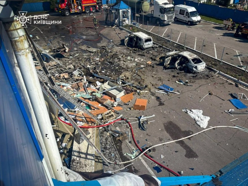 Удар по молокозаводу на Київщині: є загиблі та поранені працівники - 1