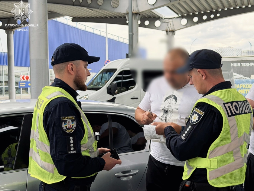 У Києві провели рейд проти незаконного паркування на місцях для людей з інвалідністю - 5
