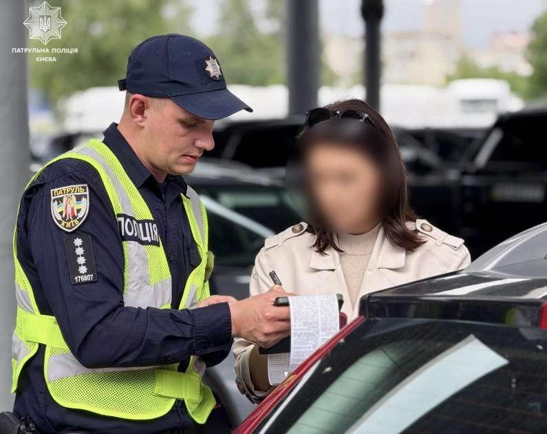 У Києві провели рейд проти незаконного паркування на місцях для людей з інвалідністю - 1