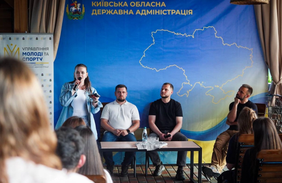 На Київщині молодь обговорила розвиток громад у форматі кемпінгу біля водойми — фото - 2