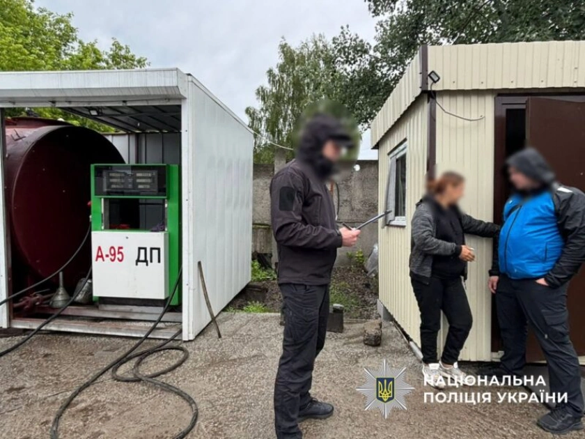 На Київщині викрили підпільний нафтозавод: фальсифіковане пальне продавали через АЗС - 2