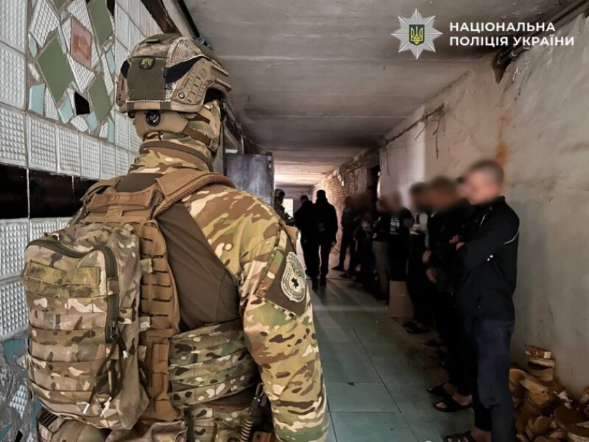На київському вокзалі вербували людей у трудове рабство: поліція звільнила 12 потерпілих - 2