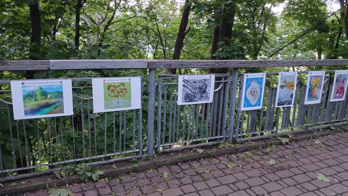 У Хрещатому парку відкрили виставку «Покоління війни»: 124 роботи українців від 6 до 67 років - 3