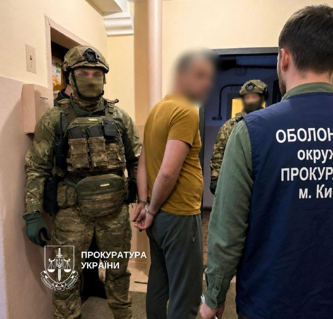 У Києві чоловік продавав перероблену бойову зброю через поштомати за 200 тис. грн - 2