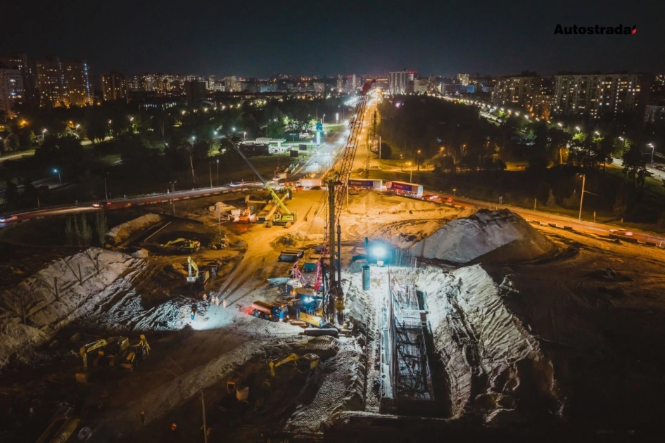 У Києві цілодобово ремонтують шляхопровід біля метро «Чернігівська»: що вже зробили - 1