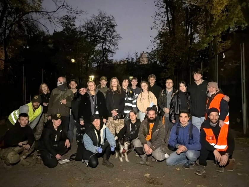 У Києві молодь з «Київських кажанів» допомагає ліквідовувати наслідки обстрілів: як працює волонтерська команда - 2