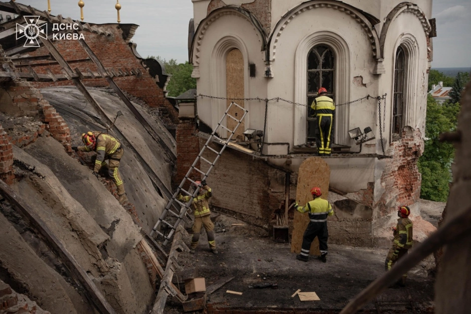 Греція готова допомогти з відновленням Києво-Печерської лаври після російських атак - 1