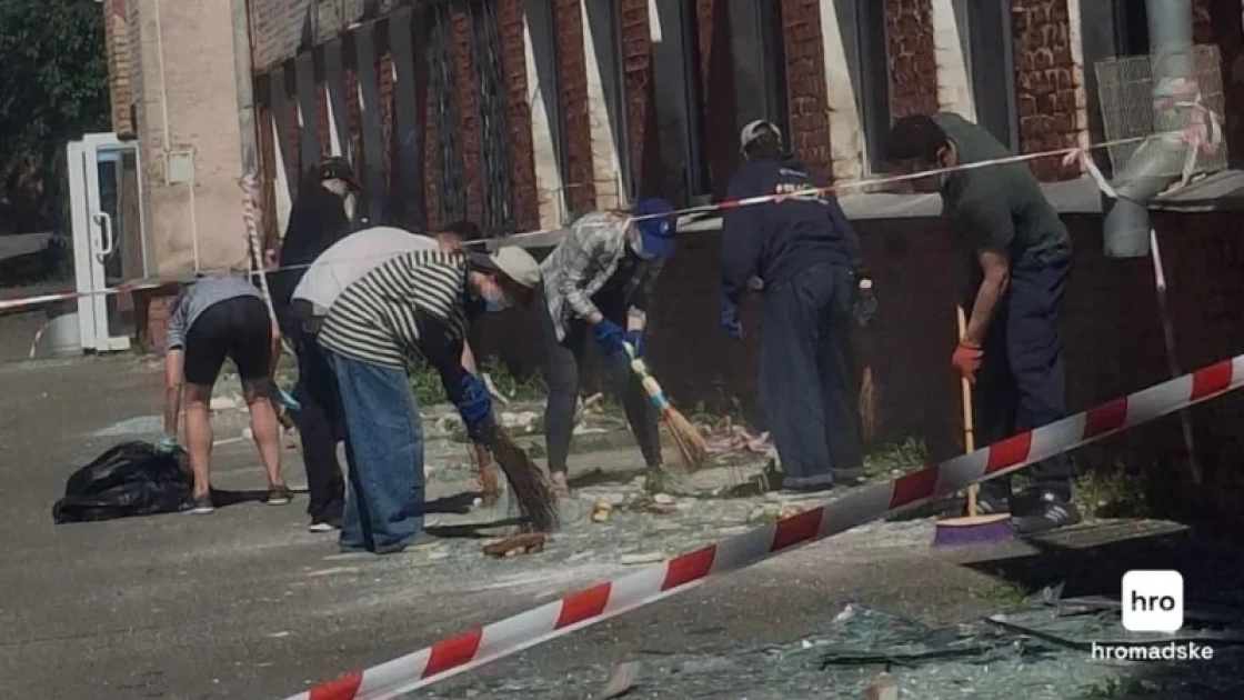 На кіностудії Довженка в Києві провели толоку після російського обстрілу: що відомо про руйнування - 1