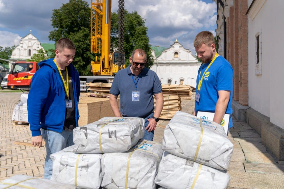 ООН передала матеріали для відновлення Лаври, музею Чорнобиля та кіностудії Довженка після обстрілів - 2