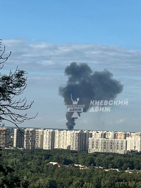 У Києві спалахнула пожежа в ресторані «У лісі»: дим видно з кількох районів міста - 1