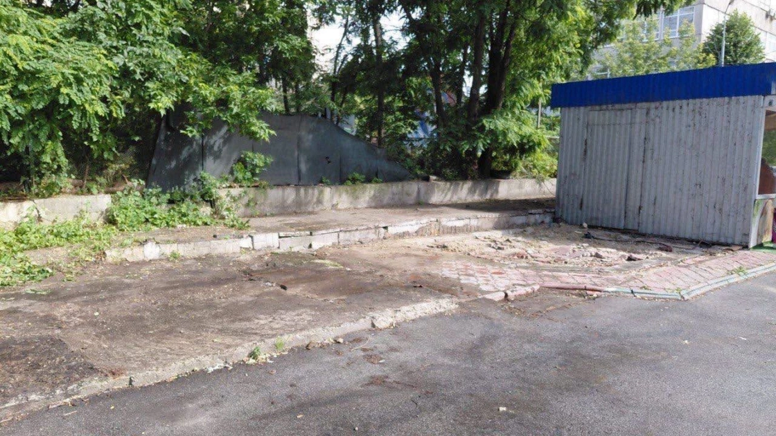 У Голосіївський район демонтували кіоски: комунальники розчистили вулиці після прибирання МАФів - 2