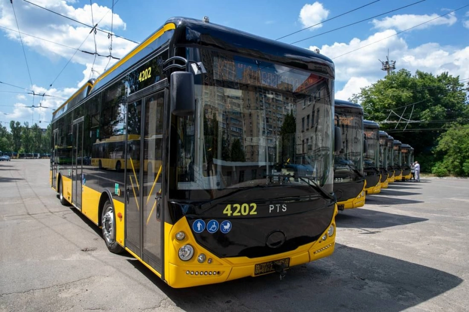 У Києві на маршрути вийшли нові тролейбуси та автобуси: що відомо про оновлення транспорту - 2