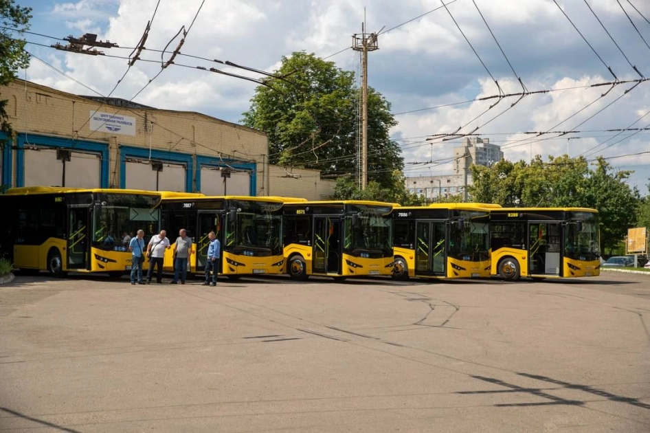 У Києві на маршрути вийшли нові тролейбуси та автобуси: що відомо про оновлення транспорту - 1